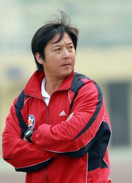 Năm 2008, Lê Huỳnh Đức chính thức chuyển sang theo nghiệp HLV chuyên nghiệp khi anh nhận lời dẫn dắt đội bóng cũ SHB Đà Nẵng.